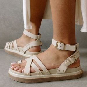 Alohas Ivory Buckle Up Sandal Size 40/9 NWT